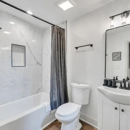 Hotel Mid-city Muse W Pool -spacious 5br Minutes To Fq
