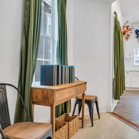 Mid-city Muse W Pool -spacious 5br Minutes To Fq Hotel *