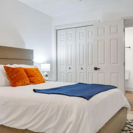 Mid-city Muse W Pool -spacious 5br Minutes To Fq