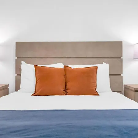 Hotel Mid-city Muse W Pool -spacious 5br Minutes To Fq