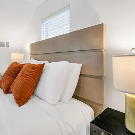 Hotel Mid-city Muse W Pool -spacious 5br Minutes To Fq