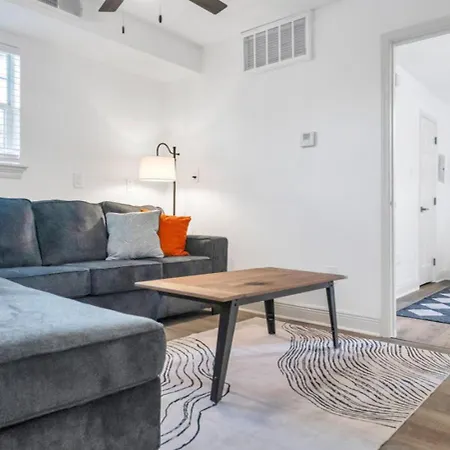 Mid-city Muse W Pool -spacious 5br Minutes To Fq Hotel *