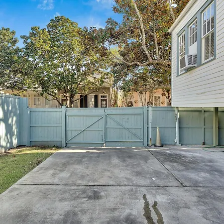 Historic Uptown W Gated Parking