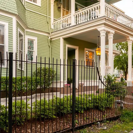 Grand Victorian Bed & Breakfast