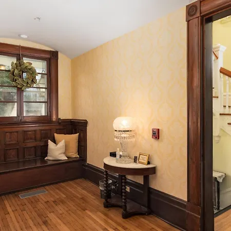 Grand Victorian Bed & Breakfast 3*