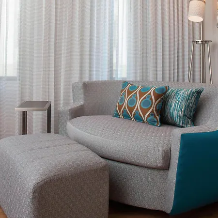 Courtyard By Marriott Downtown Near The French Quarter Hotel 3*