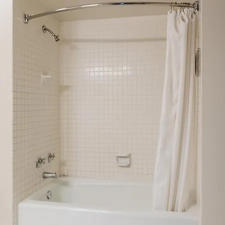 The Lafayette By Kasa Living 3* New Orleans