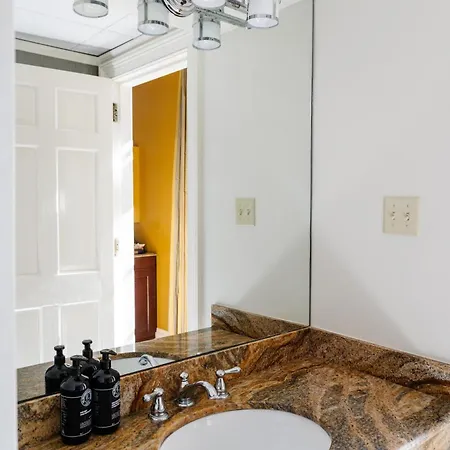 The Lafayette By Kasa Living 3* New Orleans