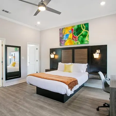 Stylish Uniquely Designed Near French Quarter Holiday home New Orleans