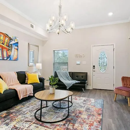 Stylish Uniquely Designed Near French Quarter New Orleans