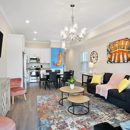 Stylish Uniquely Designed Near French Quarter Holiday home New Orleans