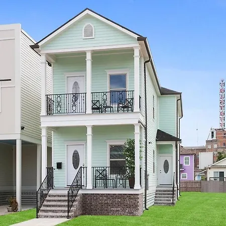 Stylish Uniquely Designed Near French Quarter New Orleans