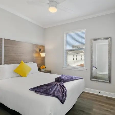 Gorgeous Brand New 5br With Parking! Holiday home *