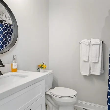 Gorgeous Brand New 5br With Parking! Holiday home New Orleans