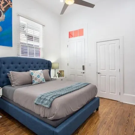 Easy Access To Canal Street Car Near French Quarter Holiday home *
