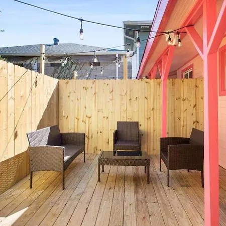 Modern Lux Near Street Cars And Whole Foods Holiday home