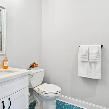 Holiday home Huge 5min From Fq! 5br, Outdoor Seating!