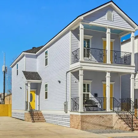 Huge 5min From Fq! 5br, Outdoor Seating!