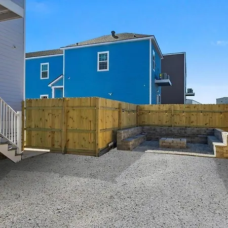 Huge 5min From Fq! 5br, Outdoor Seating!