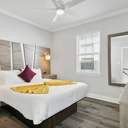 Holiday home Huge 5min From Fq! 5br, Outdoor Seating!