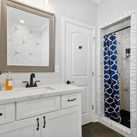 Holiday home Huge 5min From Fq! 5br, Outdoor Seating!