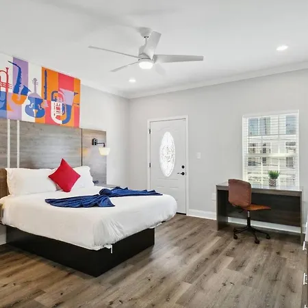 Holiday home Huge 5min From Fq! 5br, Outdoor Seating! *