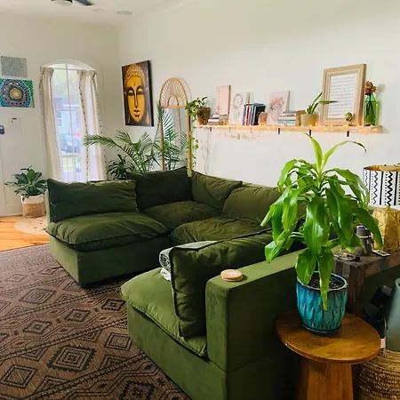 Cozy Plant House Homestay New Orleans