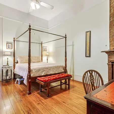 Bed & Breakfast Garden District 3*