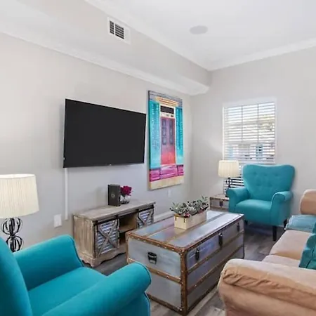 Vibrant 5br Close To Street Car Holiday home New Orleans