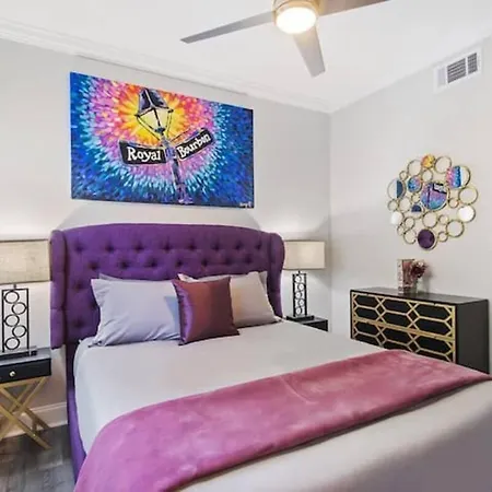 Vibrant 5br Close To Street Car *