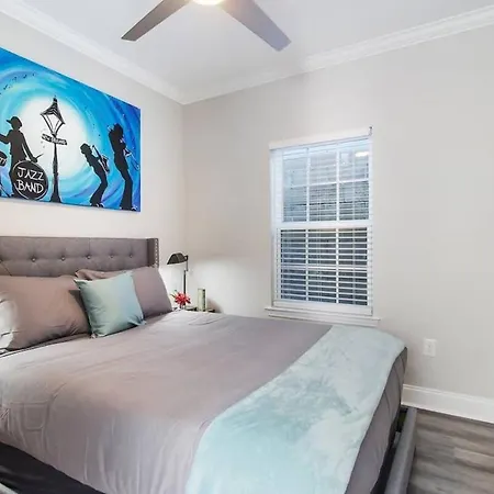 Vibrant 5br Close To Street Car * New Orleans