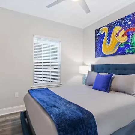 Vibrant 5br Close To Street Car Holiday home *