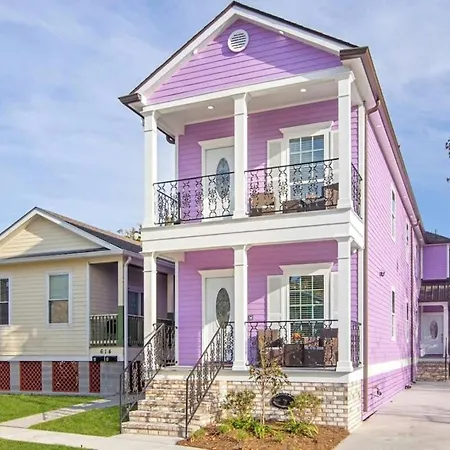 Breathtaking Spacious Art Filled 5br Near Fq Holiday home