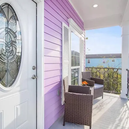 Holiday home Breathtaking Spacious Art Filled 5br Near Fq