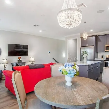 Breathtaking Spacious Art Filled 5br Near Fq Holiday home *