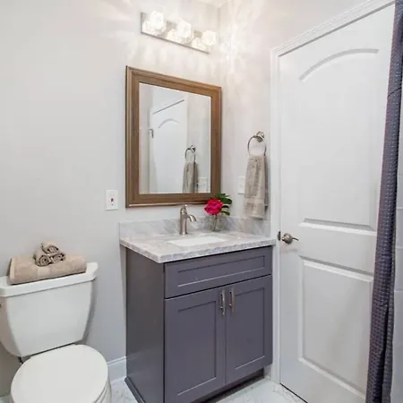 Breathtaking Spacious Art Filled 5br Near Fq Holiday home