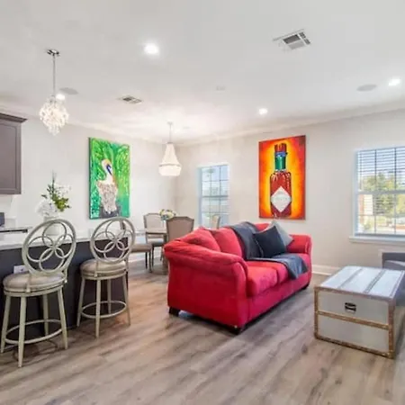Holiday home Breathtaking Spacious Art Filled 5br Near Fq
