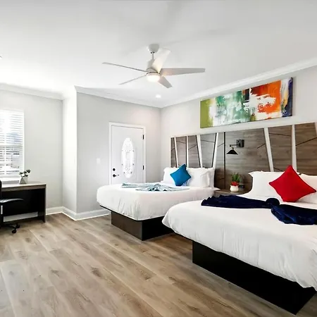 Brand New 5br, Outdoor Seating, Parking *