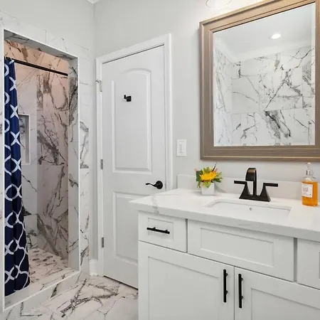 Brand New 5br, Outdoor Seating, Parking New Orleans