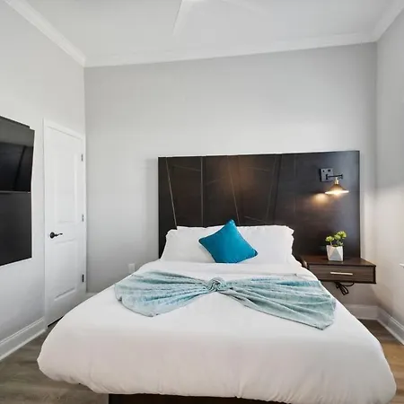 Holiday home Brand New 5br, Outdoor Seating, Parking