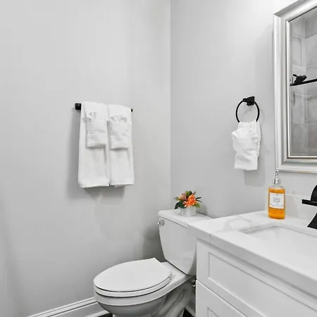 Beautiful New 5br With Outdoor Seating New Orleans