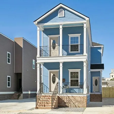 Holiday home Beautiful New 5br With Outdoor Seating *