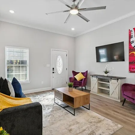 Beautiful New 5br With Outdoor Seating Holiday home New Orleans