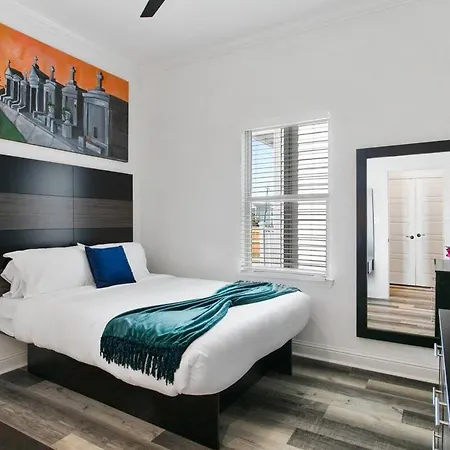 8 Beds And 5 Bath With Free Parking And Outdoor Seating * New Orleans