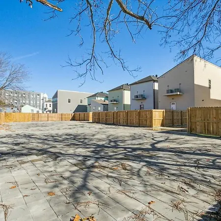 Holiday home 8 Beds And 5 Bath With Free Parking And Outdoor Seating *