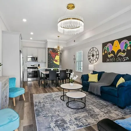 Five Bathrooms With Five Bedrooms And Stylish Holiday home New Orleans