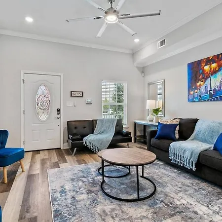 Private, Brand New, 5 Bed 5 Bath Holiday home New Orleans