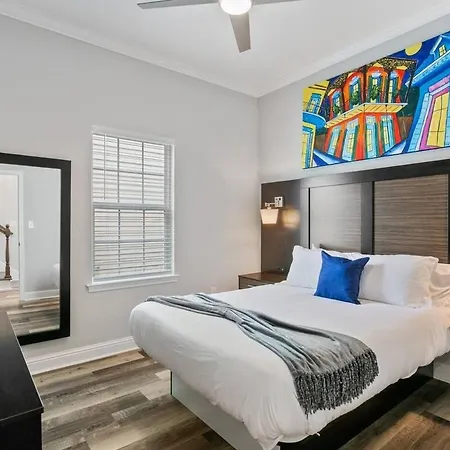 Private, Brand New, 5 Bed 5 Bath Holiday home New Orleans