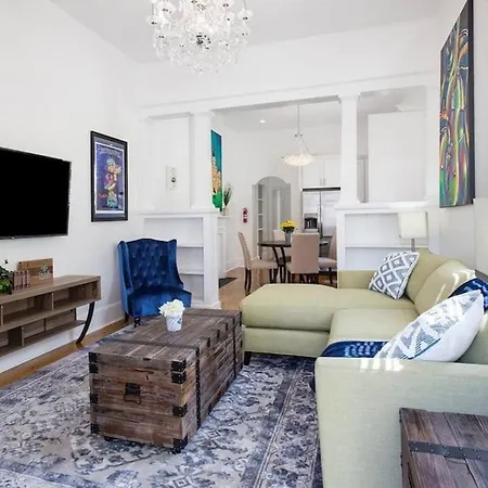 Lux Concierge Serviced Near French Quarter Holiday home New Orleans