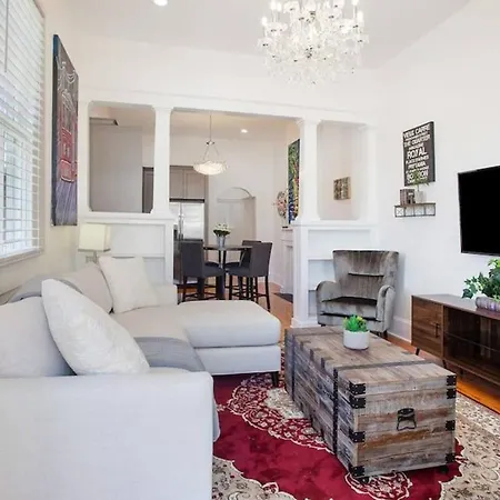 Classic Concierge Serviced House Near French Quarter Holiday home